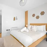 Luxury 2 Bedroom Apartment - 2 Bathrooms - Balcony - Fast Wifi 323Sw