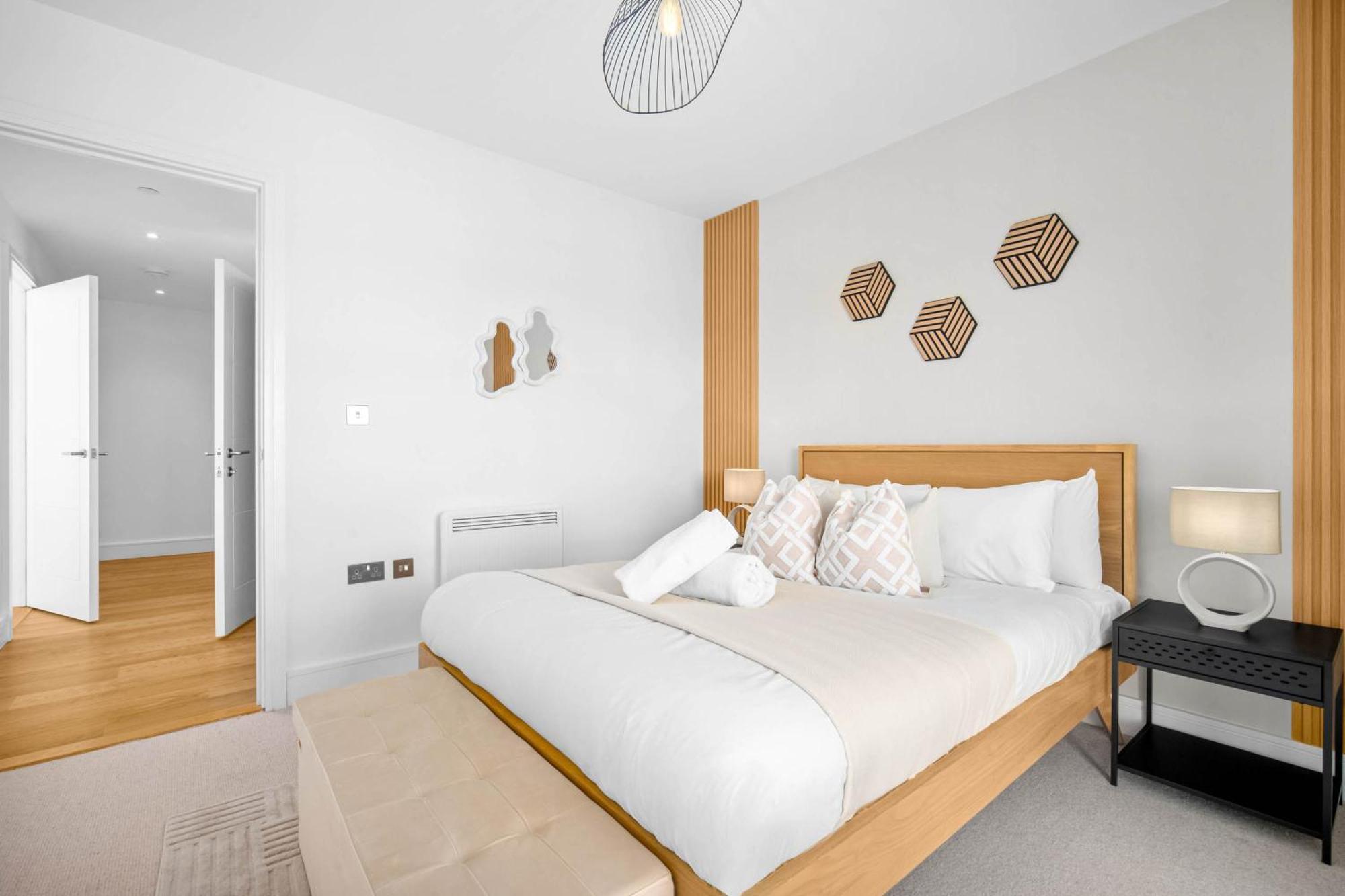Luxury 2 Bedroom - 2 Bathrooms - Balcony - Fast Wifi 323sw * Birmingham