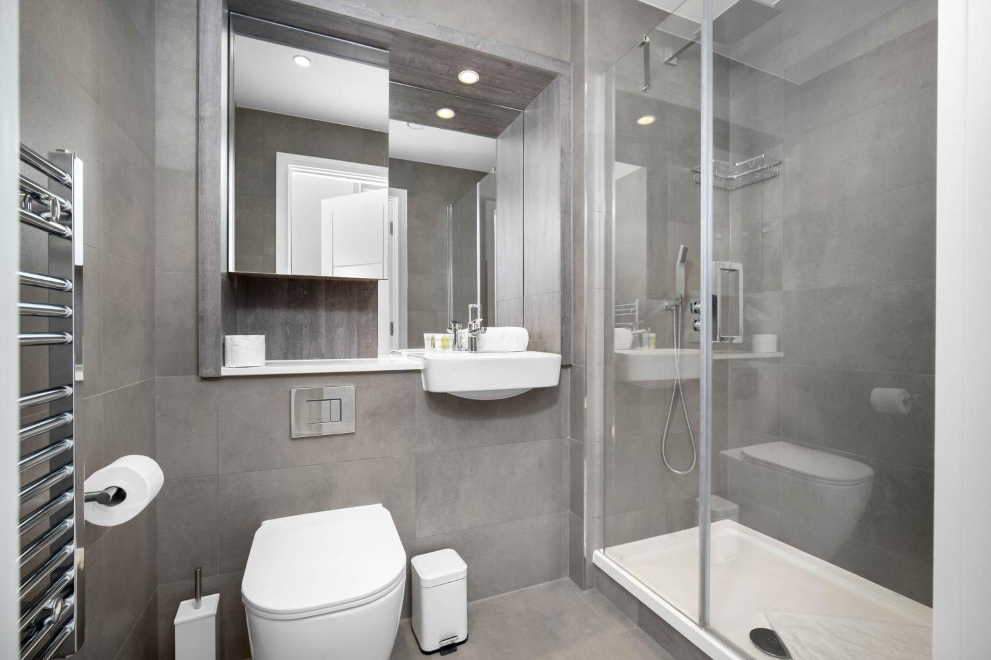 Apartment Luxury 2 Bedroom - 2 Bathrooms - Balcony - Fast Wifi 323sw