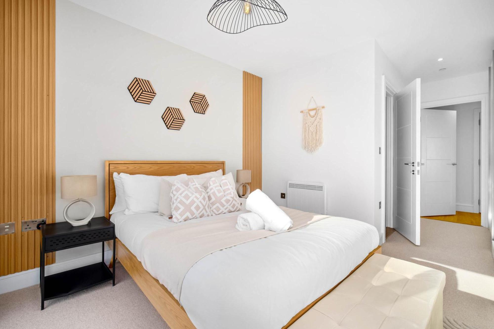 Luxury 2 Bedroom - 2 Bathrooms - Balcony - Fast Wifi 323sw Apartment