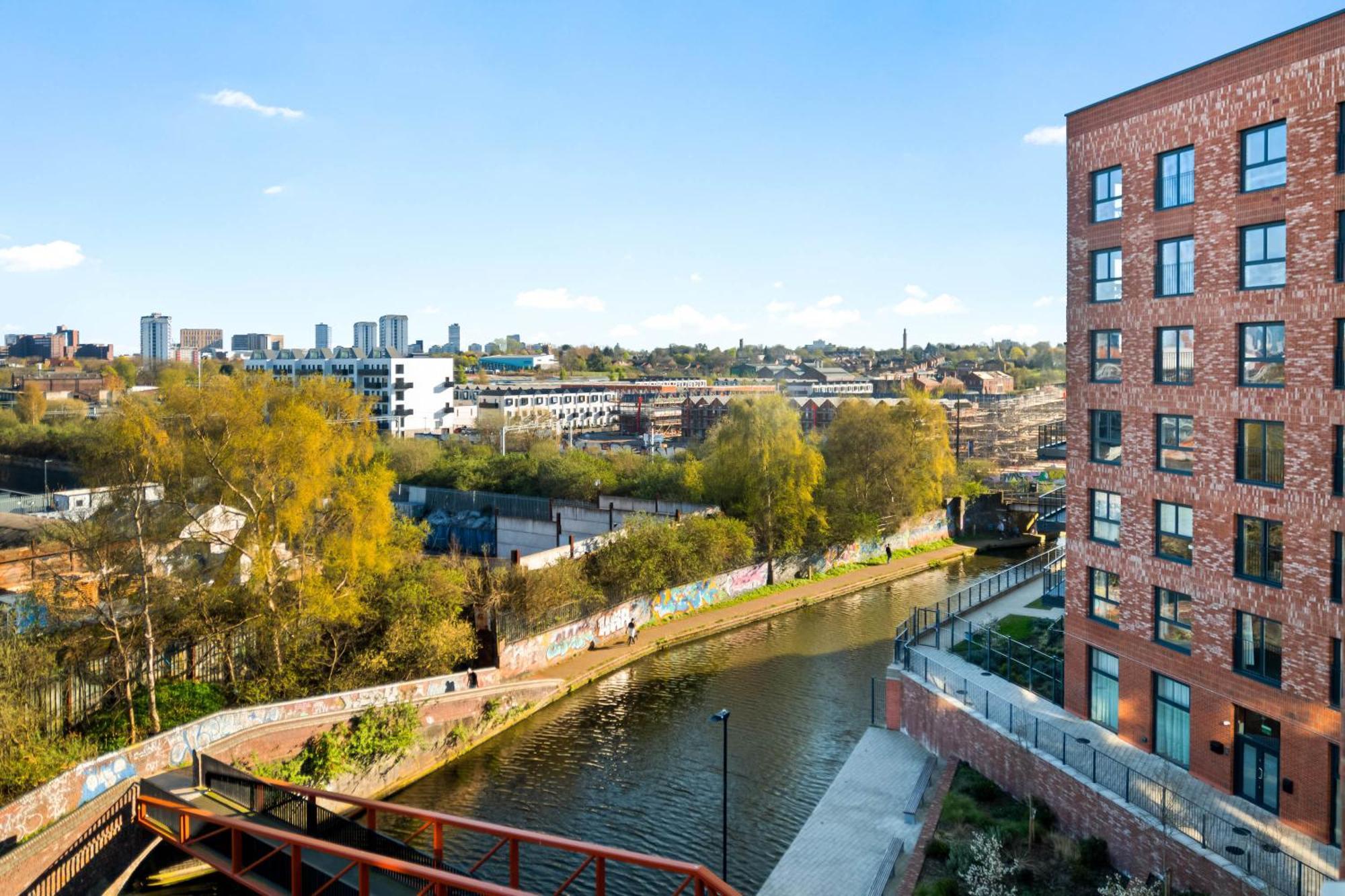 Luxury 2 Bedroom - 2 Bathrooms - Balcony - Fast Wifi 323sw Apartment