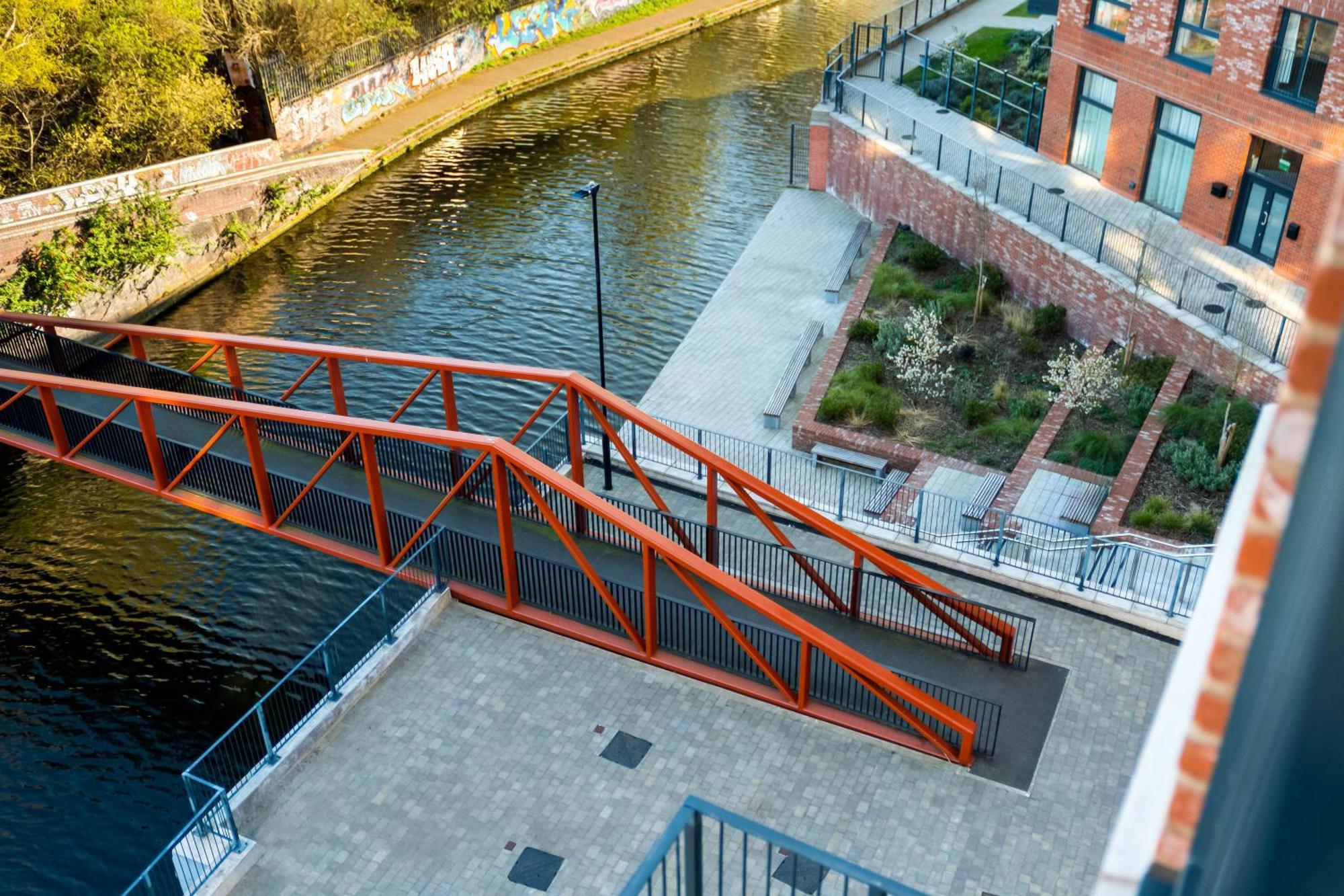 Apartment Luxury 2 Bedroom - 2 Bathrooms - Balcony - Fast Wifi 323sw